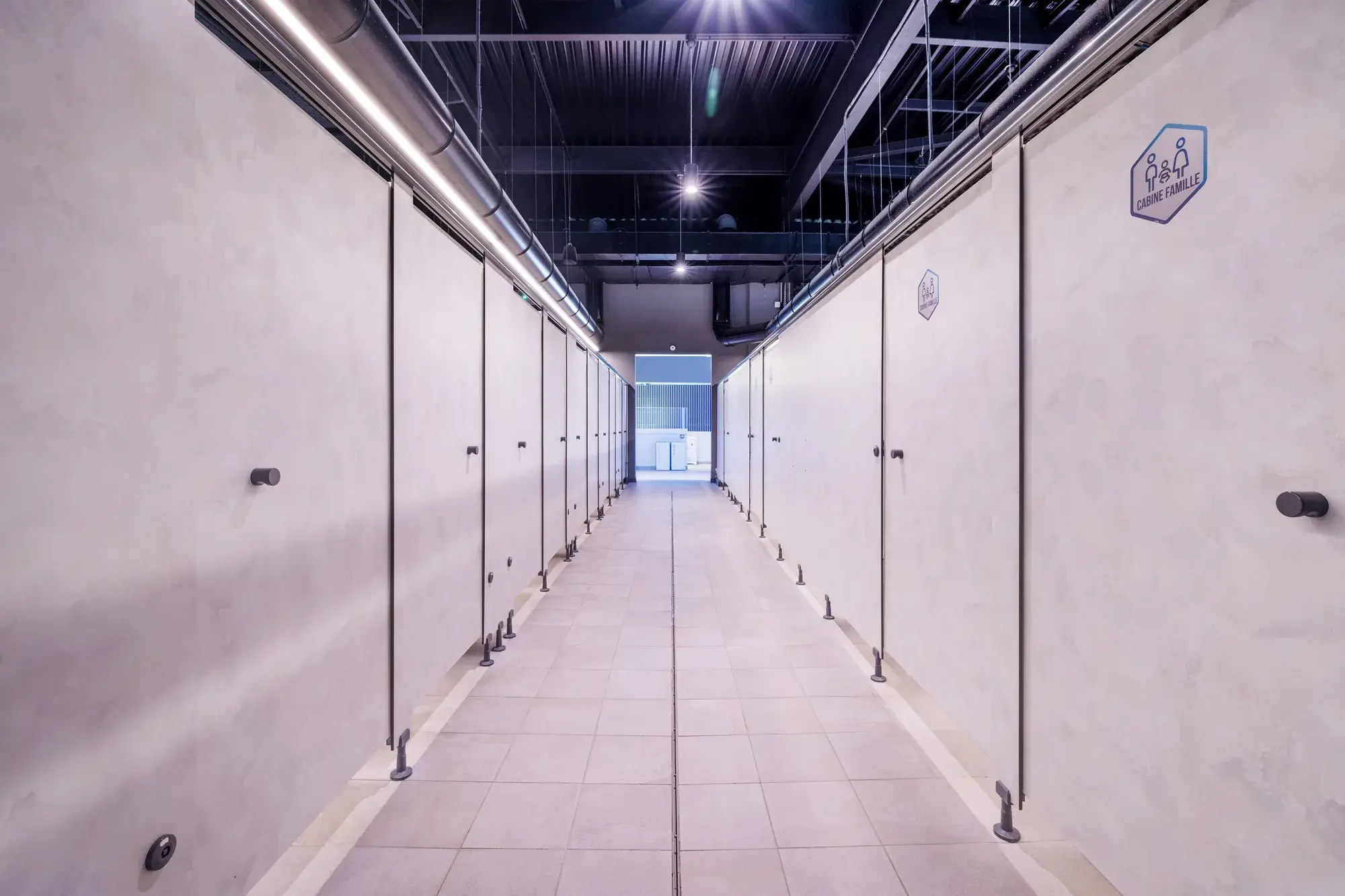 cabine-stratifie-compact-cloison-sanitaire-vestiaire