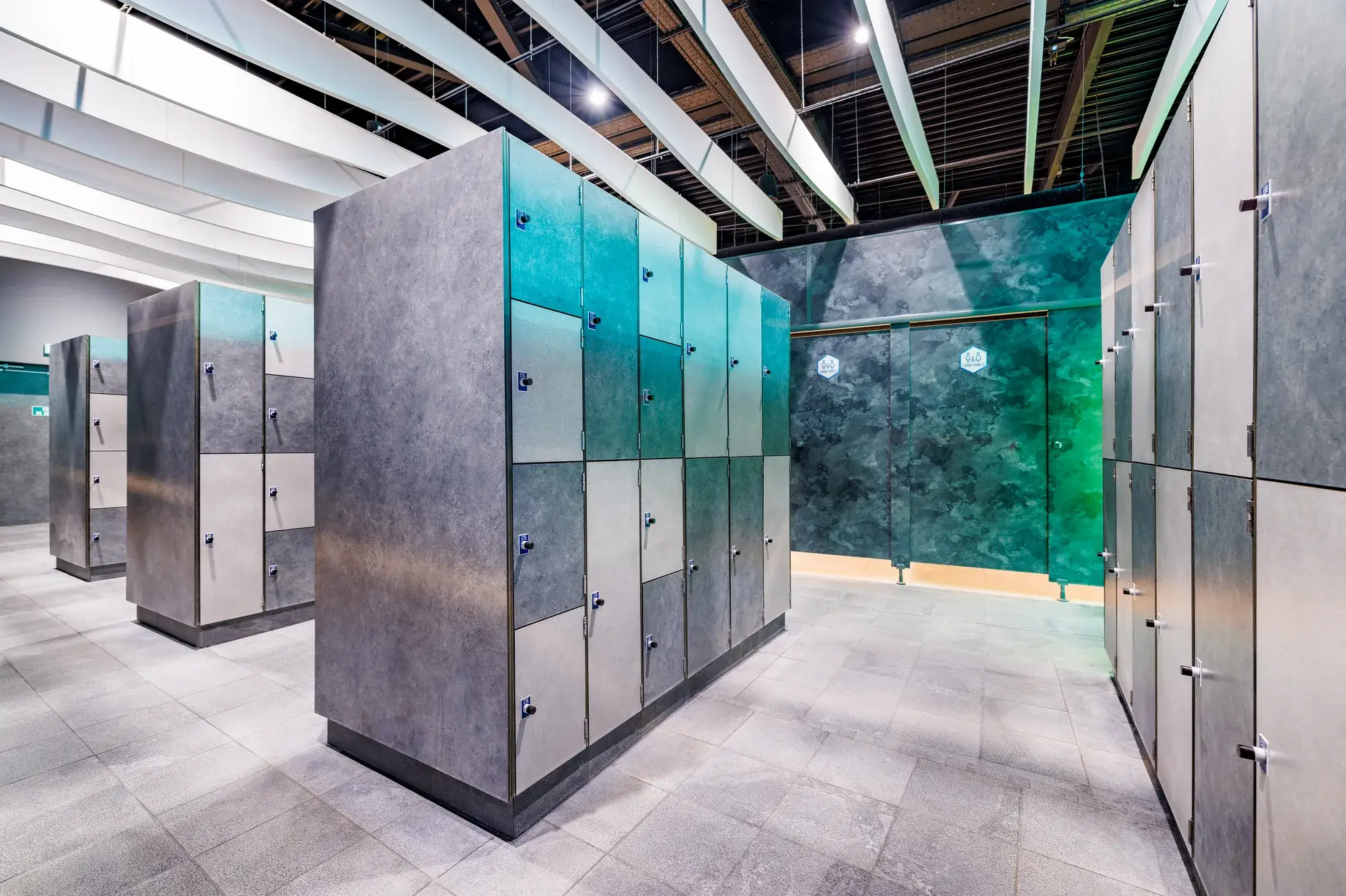 casier-vestiaire-collectif-cloison sanitaire-stratifie-compact-gris