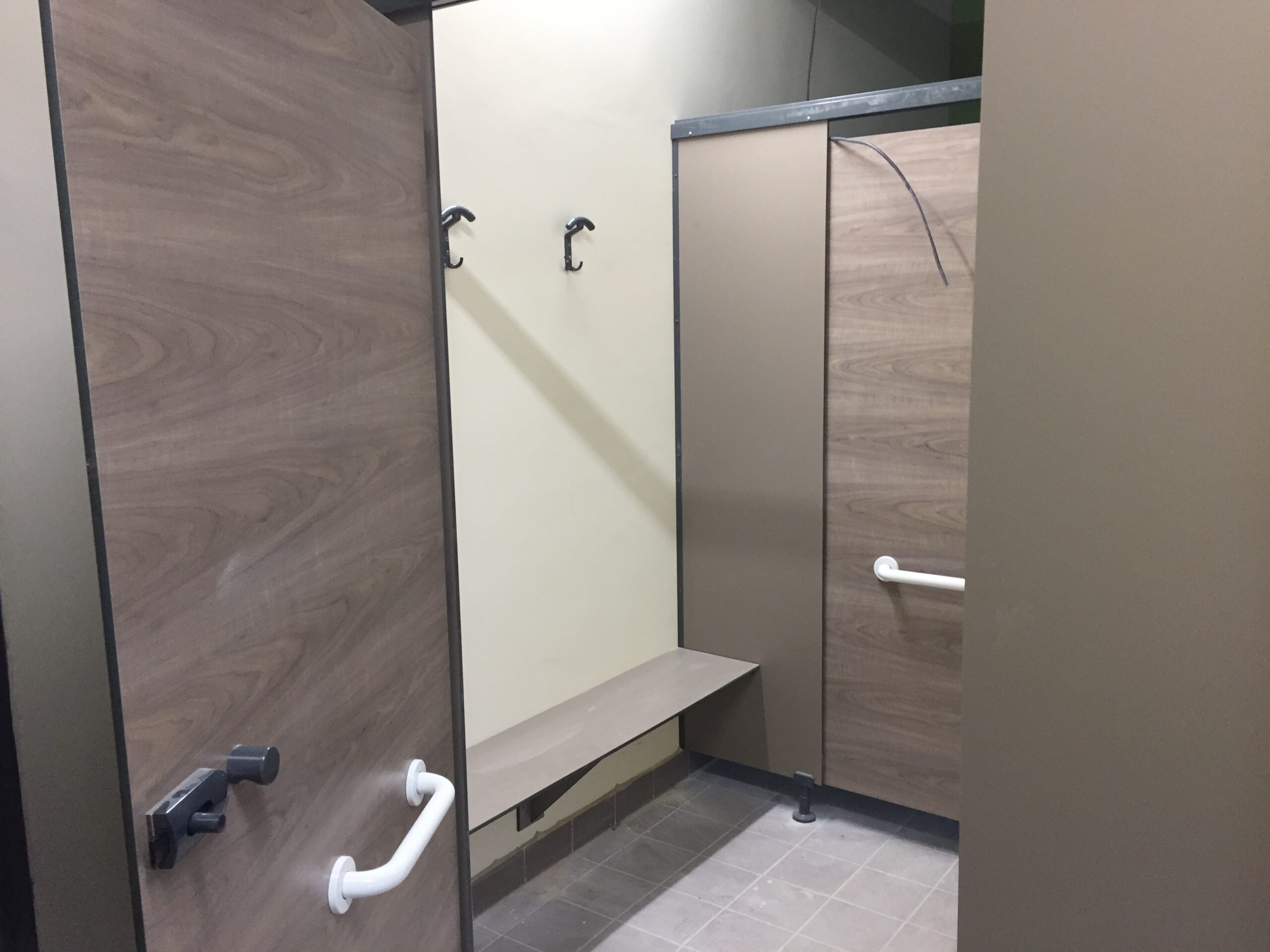 cabine double entree vestiaire stratifie bois