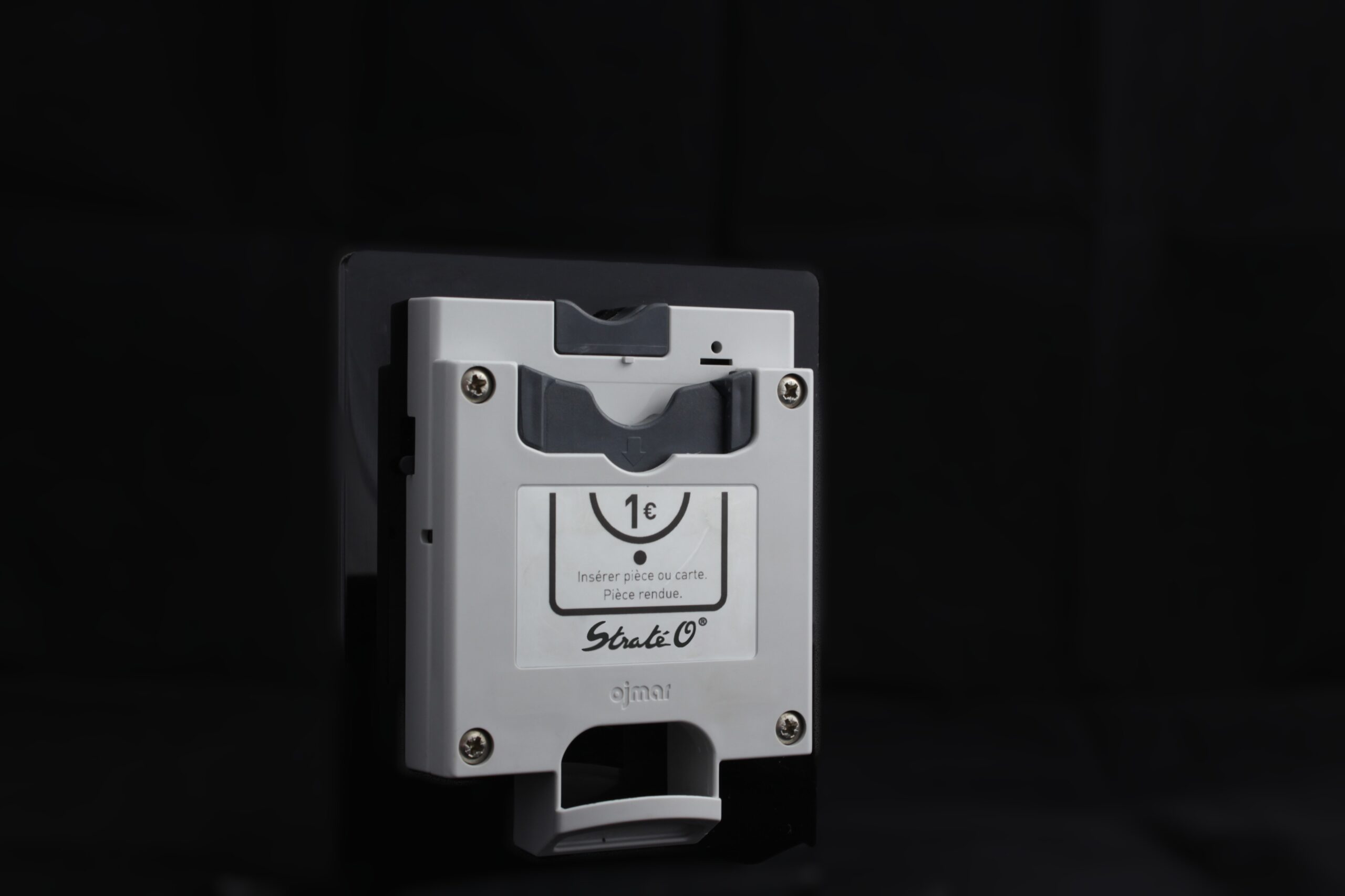 Serrure monnayeur ou carte pour vestiaire humide Ojmar